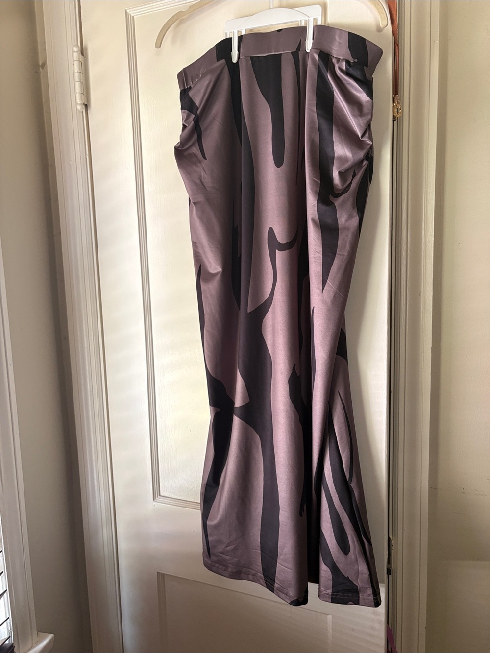 Gorgeous Shimmery Abstract Print Mermaid Skirt - Mauve and Black